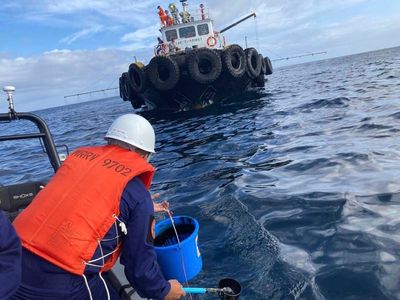 Oil leak from sunken Philippine tanker prompts swimming bans