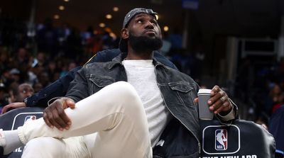 Lakers Say LeBron James Has Right Foot Tendon Injury