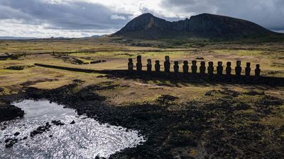 New maoi statue discovered in Easter Island dry lake