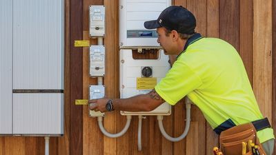 New Canberra homes connecting to gas despite looming ban, leaving owners facing large electricity-conversion costs