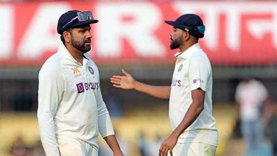 3rd Test: India in a quagmire of their own making