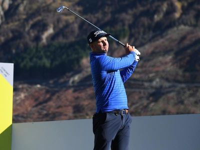 Wood's late stumble offers rivals hope at NZ Open