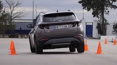 Hyundai Tucson PHEV Is Surprisingly Quick In The Moose Test