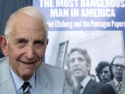 Daniel Ellsberg, who leaked the Pentagon Papers, announces he has terminal cancer