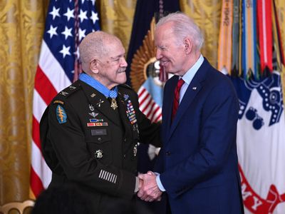 Decades after risking his life to save his men, a Green Beret gets the Medal of Honor