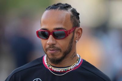 Hamilton cleared to race in Bahrain after jewelry inspection