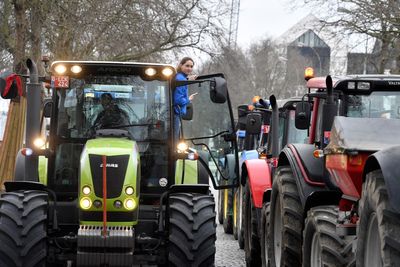 Massive farmers protest disrupts Brussels traffic