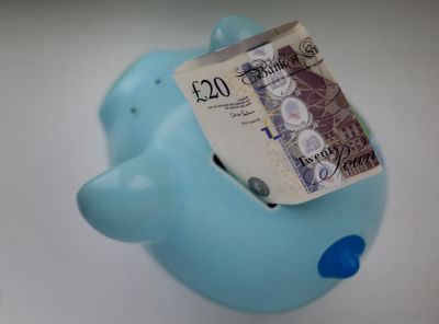 Brits choose to invest money despite the pressures of the financial crisis, study reveals