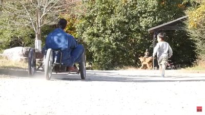 Watch This Guy Build A Honda Super Cub-Powered Three-Wheeler