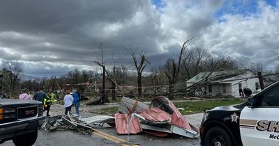 US storms: At least 9 dead as twisters wreck homes and leave 750,000 without power