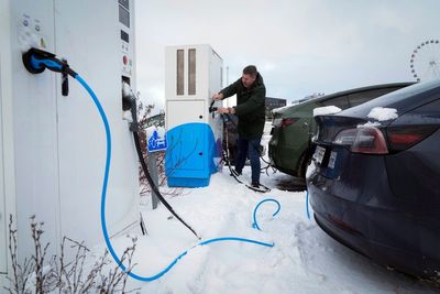 Global race to boost electric vehicle range in cold weather