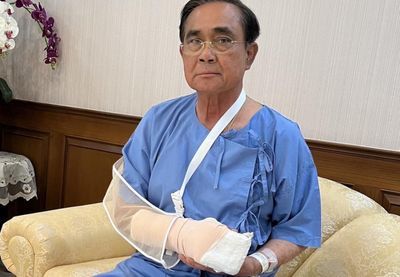 Prayut to spend night in hospital with possible pseudogout