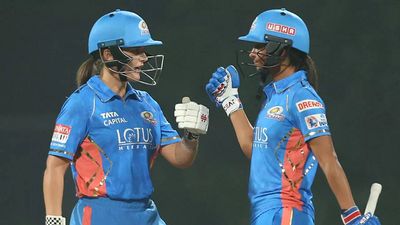 Harmanpreet, Matthews, Kerr power Mumbai Indians to 207/5 in WPL opener