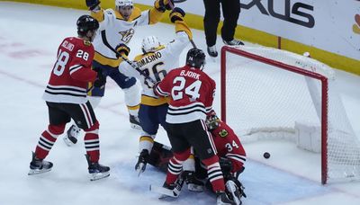 Blackhawks lose to Predators while starting to integrate new players