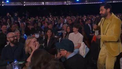 Cate Blanchett hides from host Hasan Minhaj as Everything Everywhere All At Once sweeps Film Independent Spirit Awards