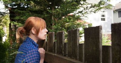 Frustrated tenant leaves savage note for nosy neighbour who peers through windows