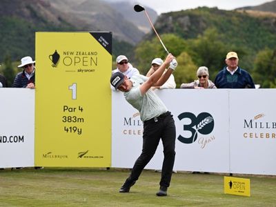 Birdie blitz gives Wools-Cobb the New Zealand Open lead