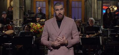 Travis Kelce uses hilarious ‘SNL’ monologue to zing Patrick Mahomes’s voice, his brother Jason