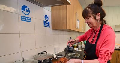 Kitchen that opens for an hour a day and serves 60 people