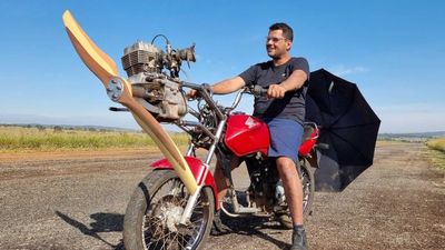 That Can’t Be Safe: Guy Builds A Custom Bike With A Propeller