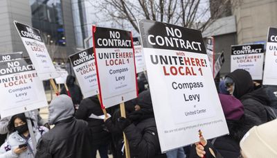 United Center concessions workers in 1-day walkout
