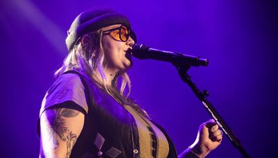 Leap into country expands Elle King’s range, and audience, as Salt Shed concert reveals