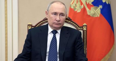 Putin's troops forced to 'fight with shovels' in Ukraine as Russia suffers ammo shortage