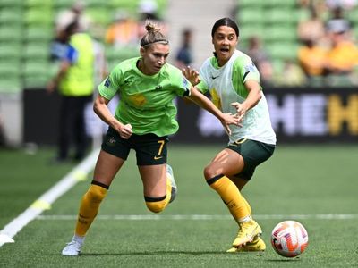 Kerr scores but Foord and Catley finally lift a trophy