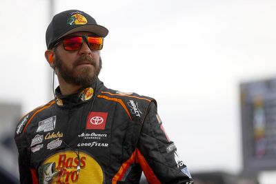 Truex gambles big in Vegas, but comes up short of the win