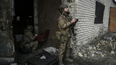 🔴 Top military officials vow to defend Bakhmut, Zelensky says