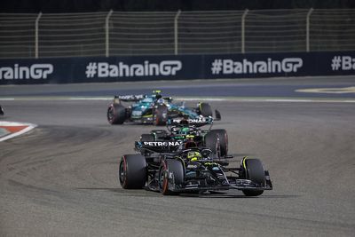 Hamilton: I need to be a "positive light" for Mercedes F1 after Bahrain