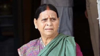 Land-For-Job-Scam: CBI arrives at Rabri Devi's residence in Patna, quizzes her