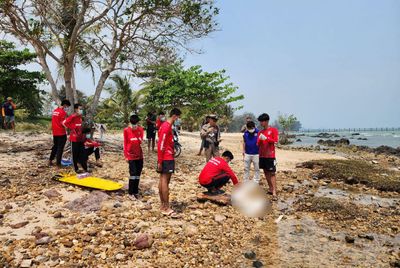 Dead man washes ashore in Chumphon