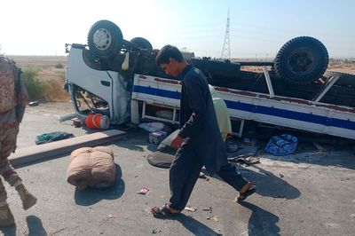 Suicide bombing in southwestern Pakistan kills 10 policemen
