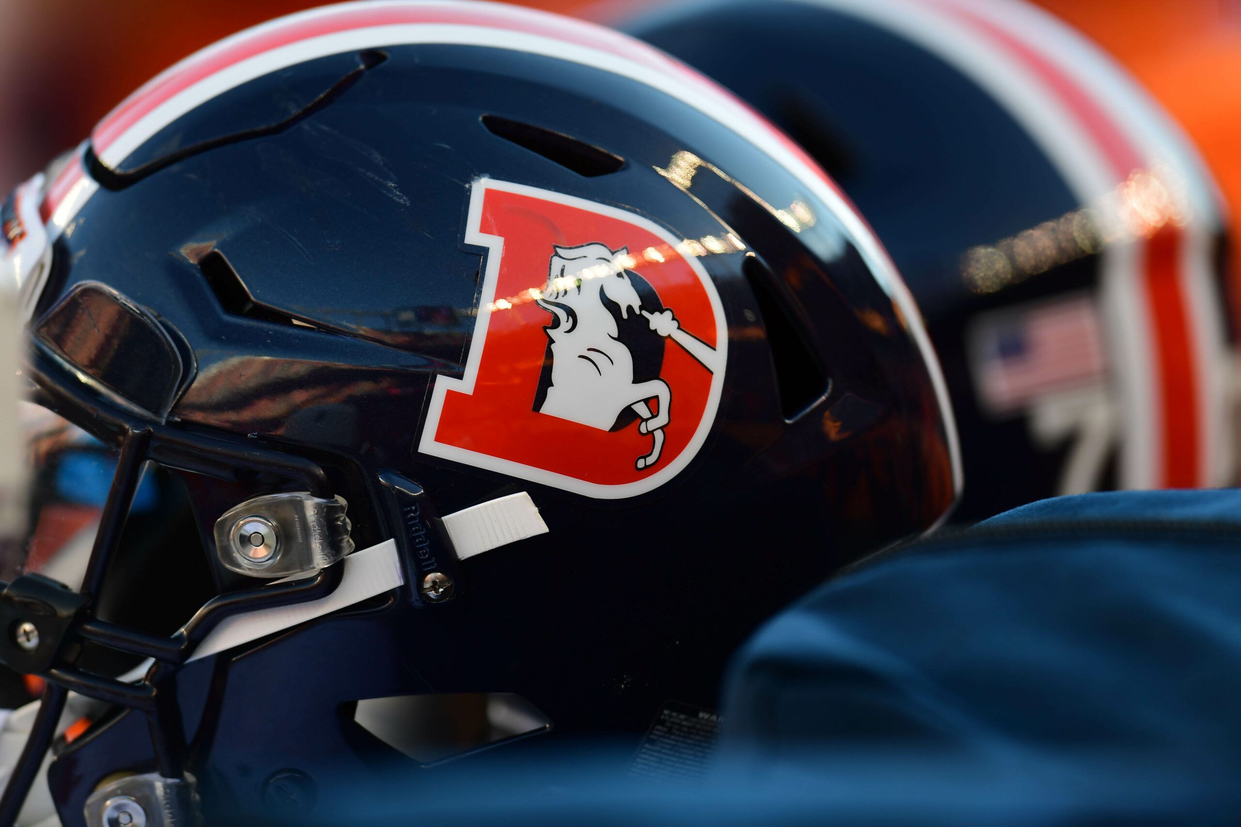 Broncos expected to wear alternate or throwback helmet…