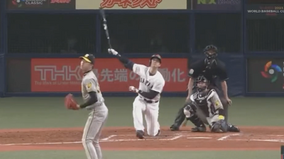 Shohei Ohtani needed just one knee to mash an absurd 420-foot home run in a WBC tune-up