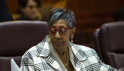 Indicted Ald. Carrie Austin gets head start on political retirement