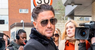 'Starstruck fan's selfie of sex offender Stephen Bear is a wake-up call to parents'