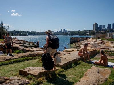 Heatwave continues as NSW keeps sweating on cool change