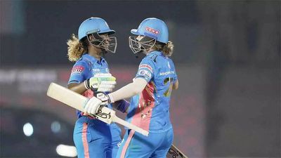 Hayley Matthews storm blows Royal Challengers Bangalore away