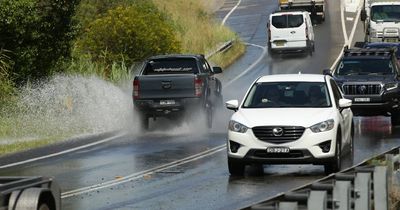 Hunter Water crews work to fix burst water main at Argenton