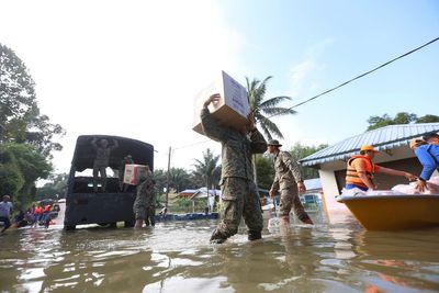 5th body found in Malaysia floods; over 40,000 displaced