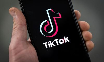 TikTok bans on Australian government-issued phones should be extended to other apps, experts say