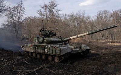 Ukraine vows to defend Bakhmut as Russian grip tightens