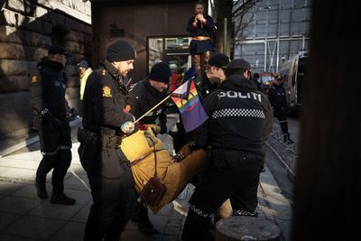 Sámi demonstrators end wind farm protest