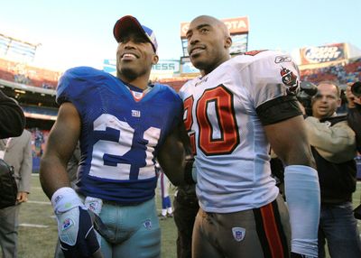 Giants great Tiki Barber will present twin brother, Ronde, at Hall of Fame induction