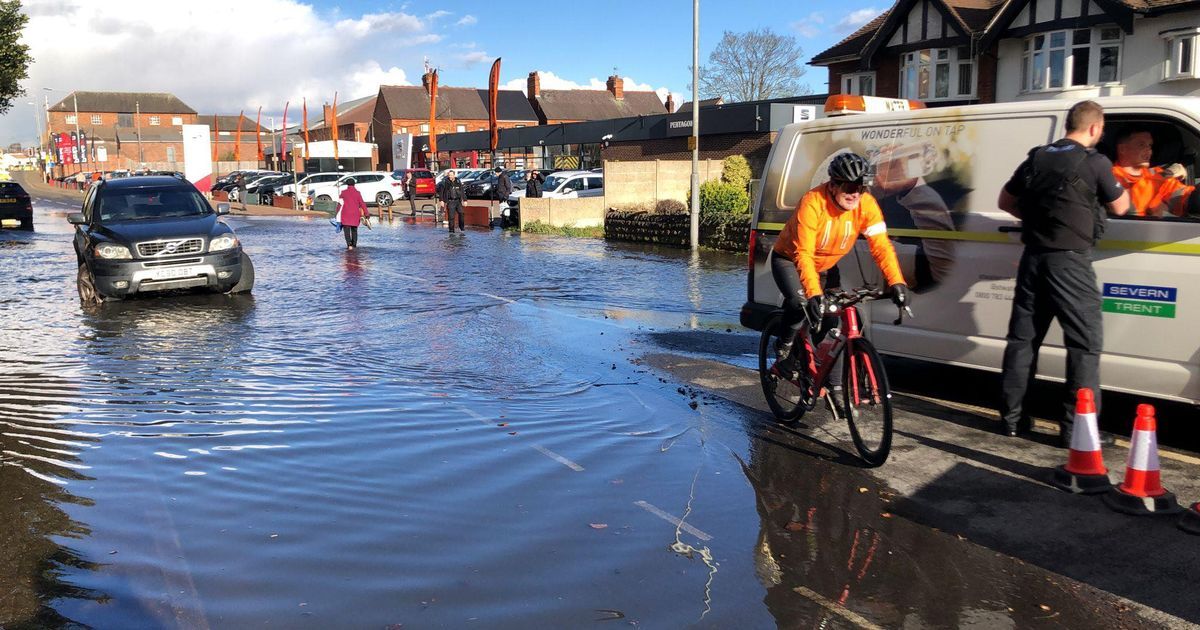 Beeston water main burst leaves multiple homes flooded…