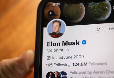 A disabled former Twitter employee Elon Musk tried to call out just brutally shut down the CEO and his chaotic reign at the company