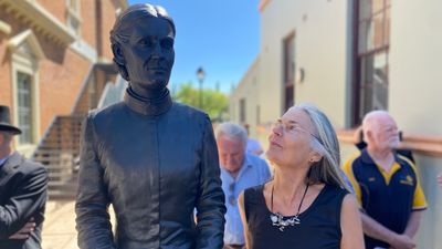 Mudgee statue celebrates Louisa Lawson, advocate for women's rights and suffrage