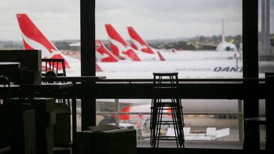 Aircraft refuellers start 24-hour strike at Melbourne Airport over pay and conditions